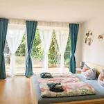Urlaubsmagie - Waldweg - Mit Grill, Terrasse & Saisonalem Pool Lichtenhain
