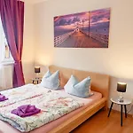 Urlaubsmagie - Waldweg - Mit Grill, Terrasse & Saisonalem Pool Апартаменты Lichtenhain (Sebnitz)
