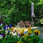 Urlaubsmagie - Waldweg - Mit Grill, Terrasse & Saisonalem Pool